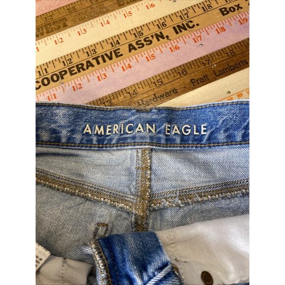 American Eagle Jean Shorts Womens Size 4 Distressed Blue Denim Mom Short - Picture 6 of 11